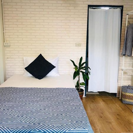 Number 4 Old Town Hostel Чиангмай Екстериор снимка