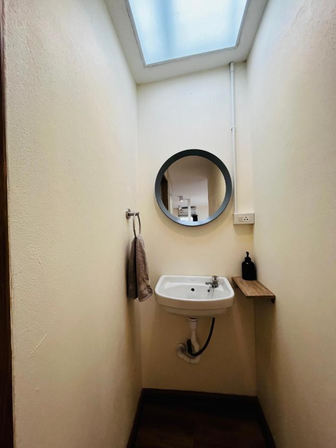 Number 4 Old Town Hostel Чиангмай Екстериор снимка