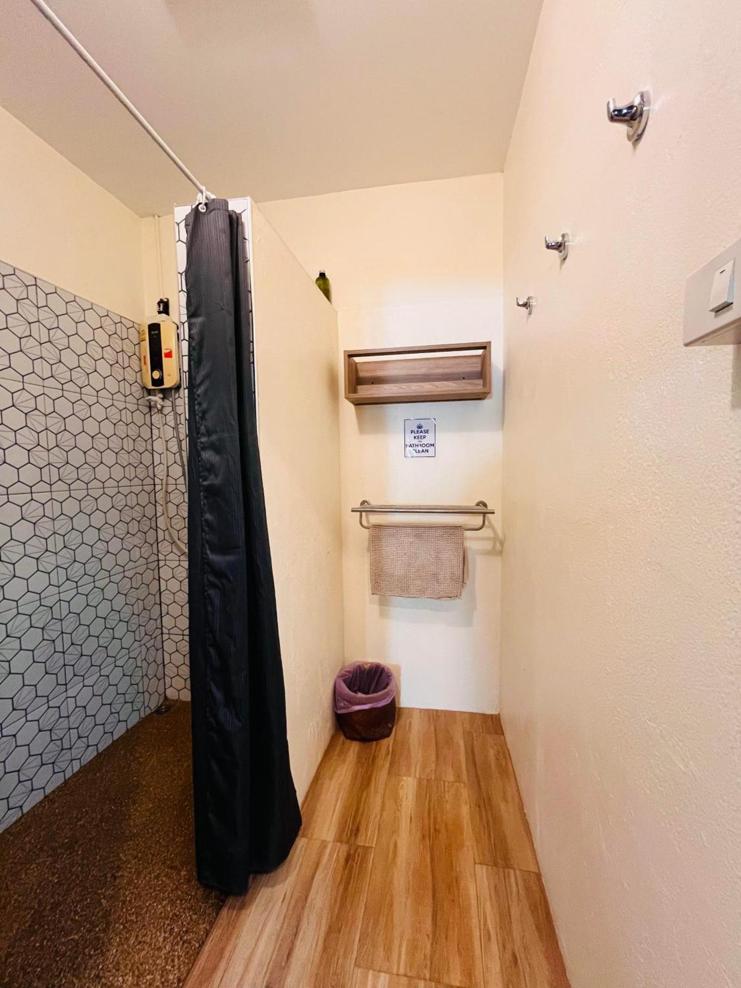 Number 4 Old Town Hostel Чиангмай Екстериор снимка