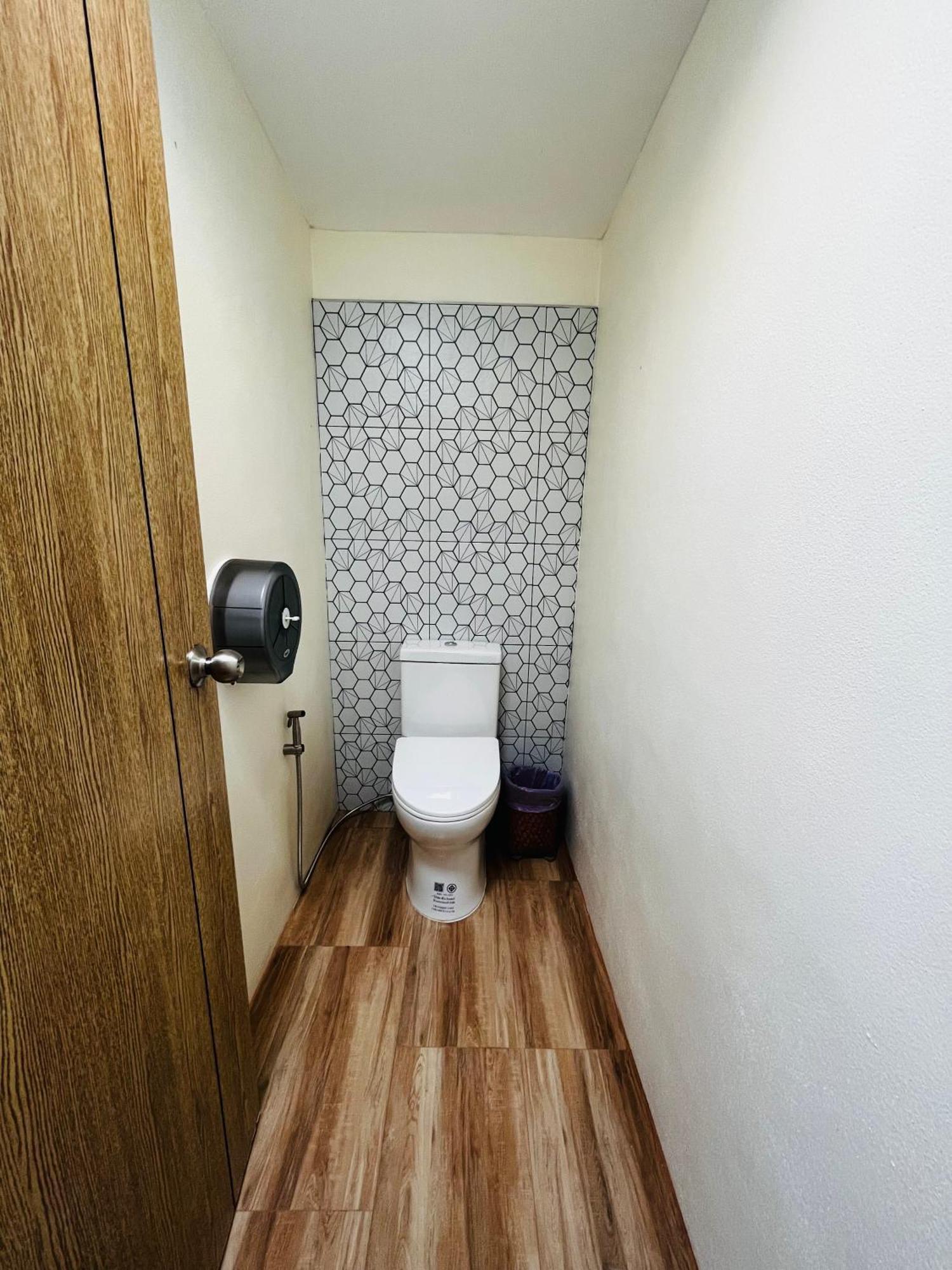 Number 4 Old Town Hostel Чиангмай Екстериор снимка