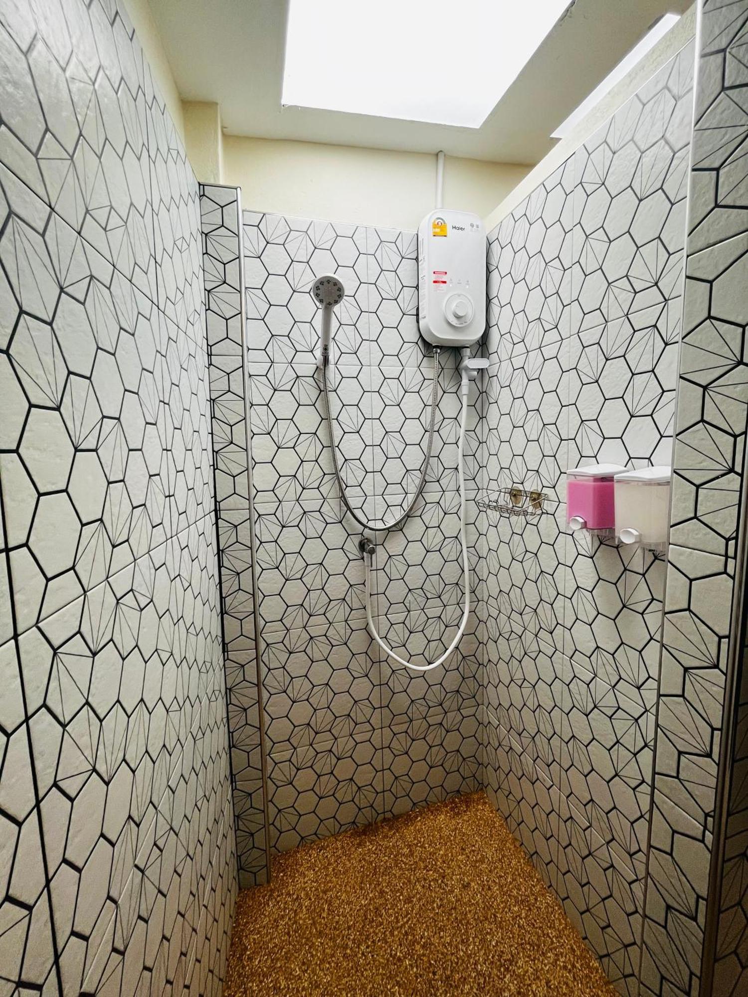 Number 4 Old Town Hostel Чиангмай Екстериор снимка