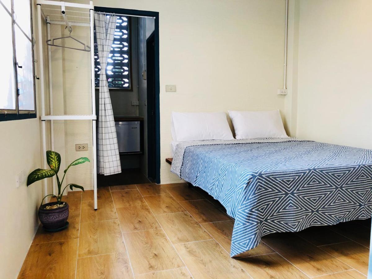 Number 4 Old Town Hostel Чиангмай Екстериор снимка
