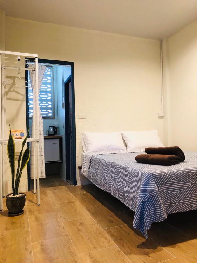 Number 4 Old Town Hostel Чиангмай Екстериор снимка